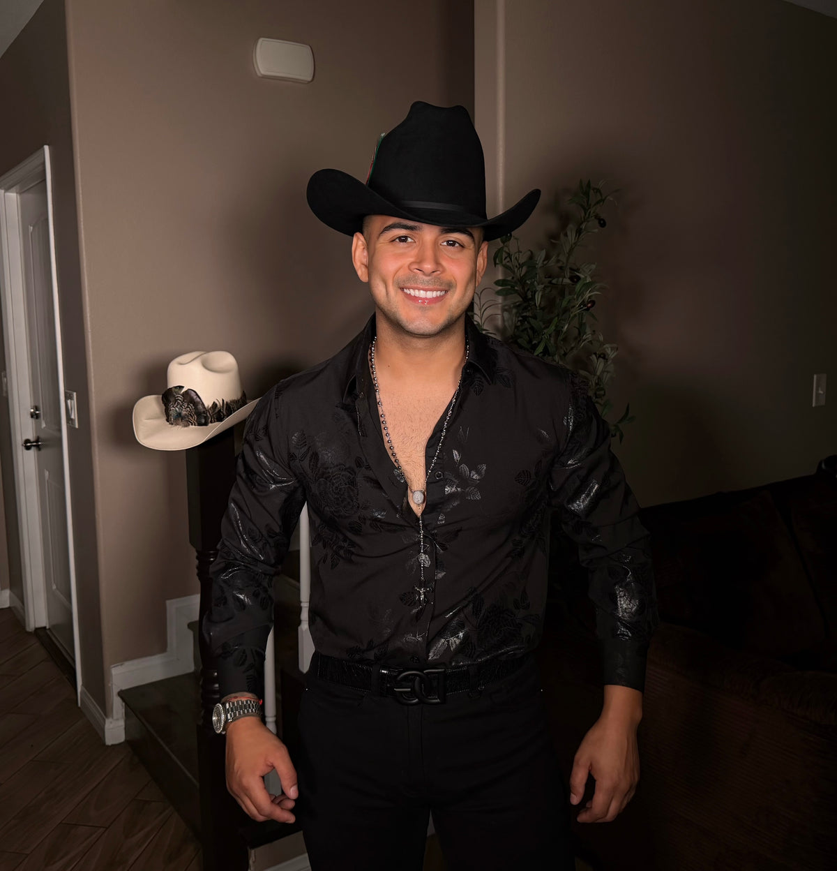 Rosas Negras Shirt