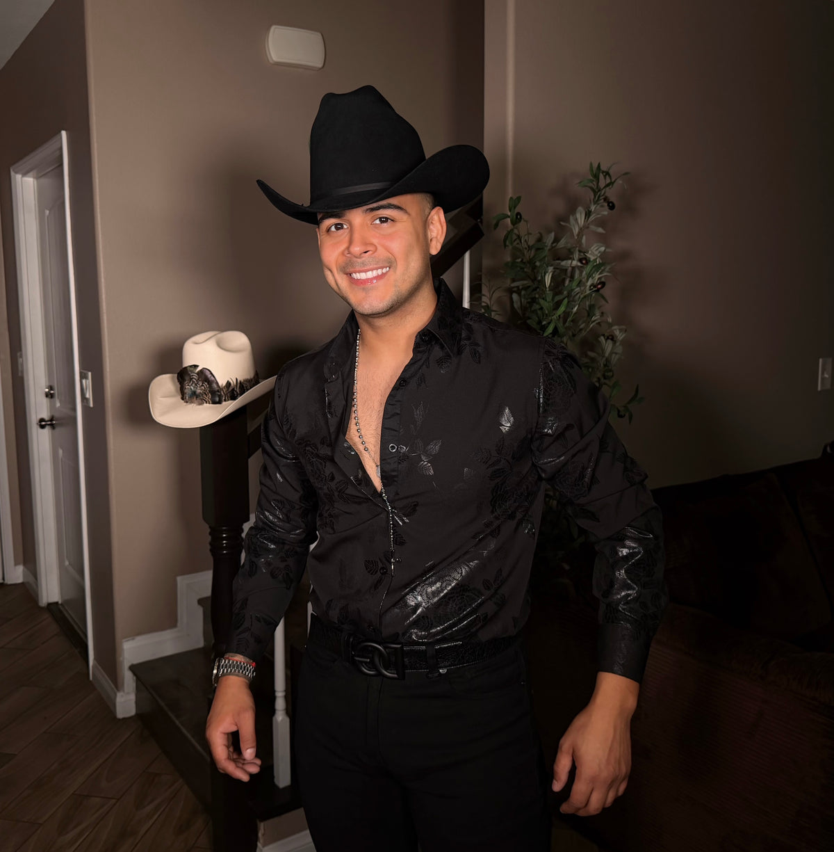 Rosas Negras Shirt
